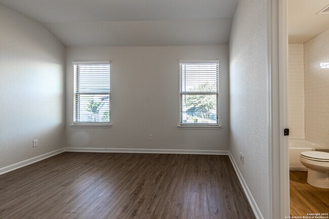 Building Photo - 10359 Lynwood Crk