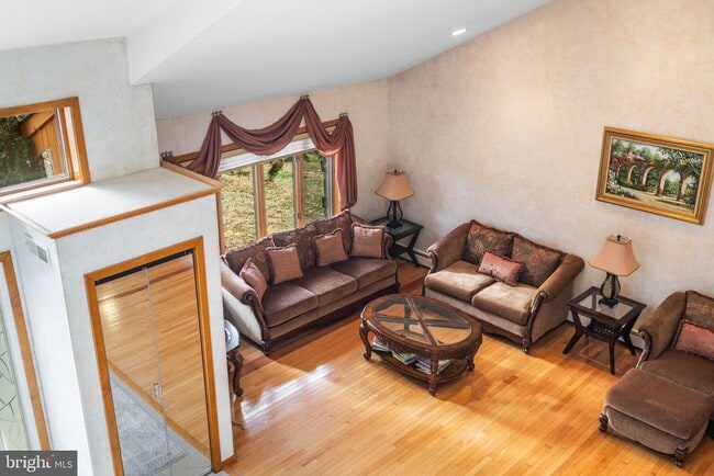 Building Photo - 509 Long Ln