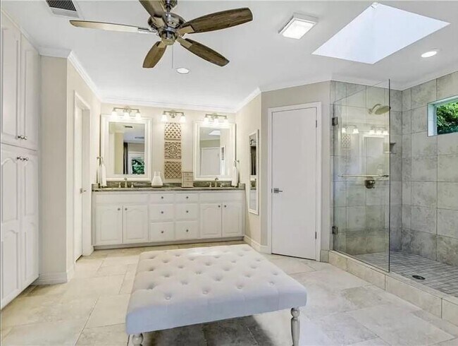 Building Photo - 1100 St Williams Ave