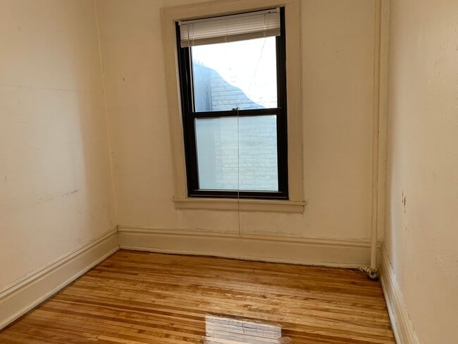 Building Photo - Downtown  2 bedroom Condo across from  St. Thomas close to MCTC, UMN, MCAD . New hardwood floors