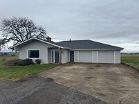 Building Photo - 3 Bed / 2 Bath House in Perrydale