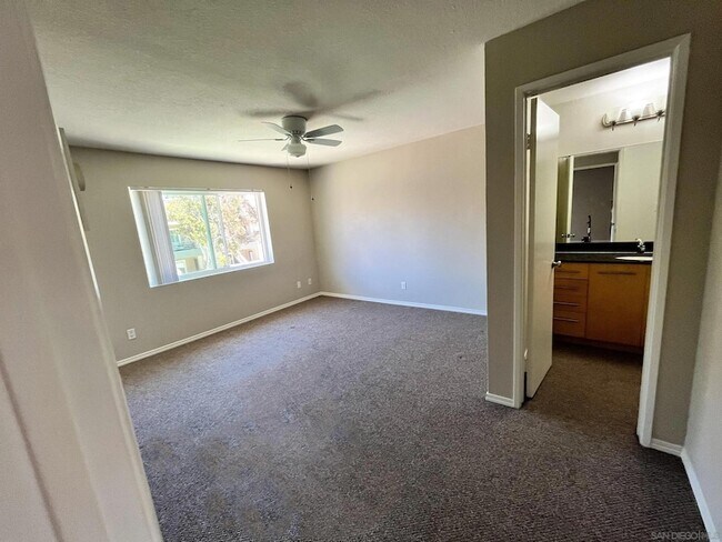 Building Photo - 7405 Charmant Dr