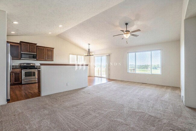 Building Photo - Ranch Townhome in Shadow View