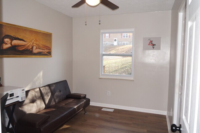 Building Photo - 6343 Cadbury Dr NW