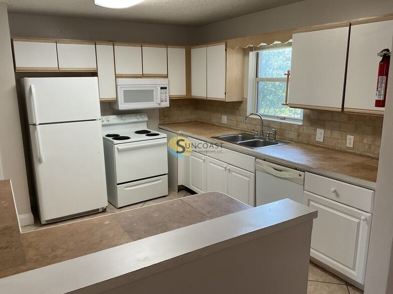 Building Photo - 3235 Holly Berry Ln