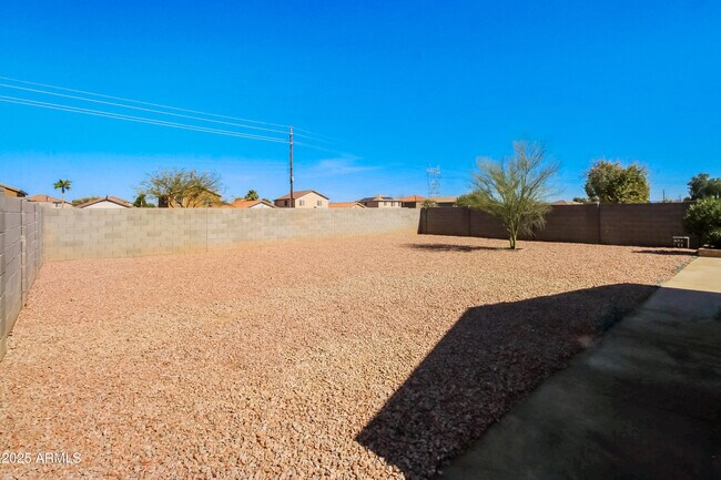 Building Photo - 1142 E Silversmith Trail