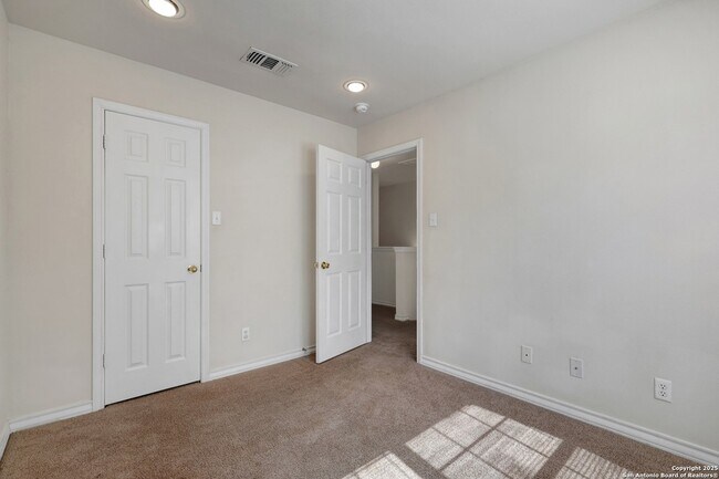 Building Photo - 7823 Kingsbury Wood