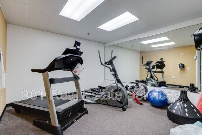 Building Photo - 426 N Front St