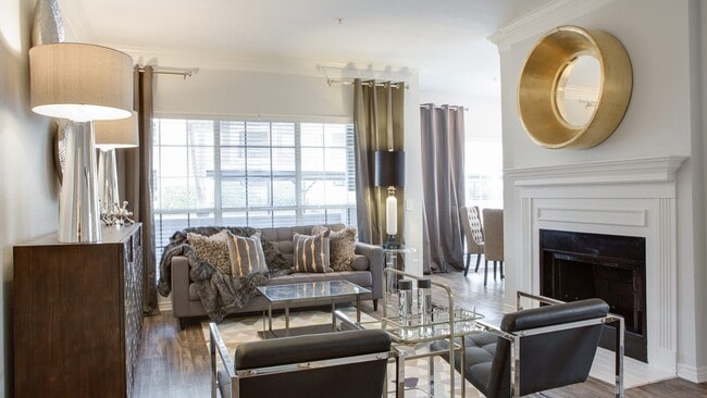 Building Photo - z-121625-The Palmer at Las Colinas