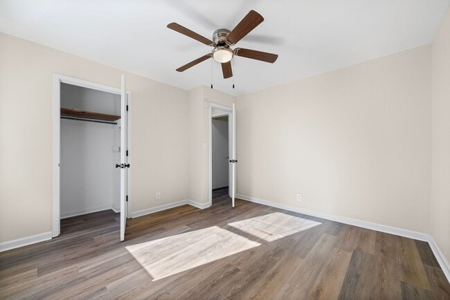 Building Photo - 564 Briarwood Dr