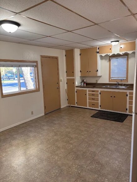 Building Photo - 1125 E Broadway St