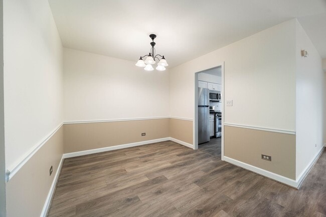 Building Photo - 0N 24 Ambleside Dr