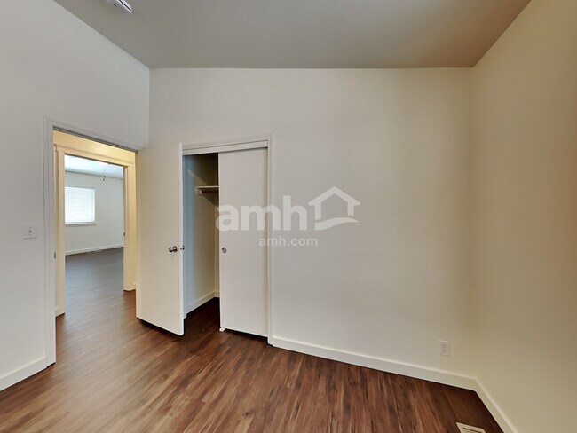 Building Photo - 2031 E Lochmeadow Ct