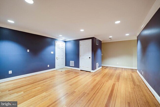 Building Photo - 819 Rivergate Pl