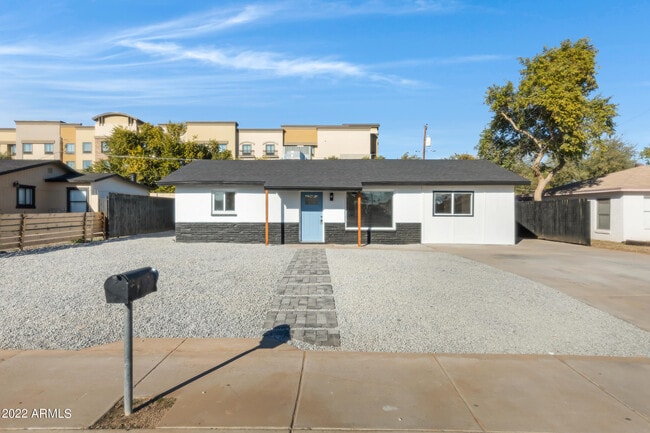 Primary Photo - 924 E Weber Dr