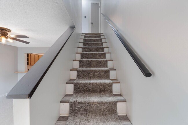 Building Photo - 696 Tyner St