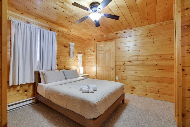 Building Photo - 255 Hillary Dr W