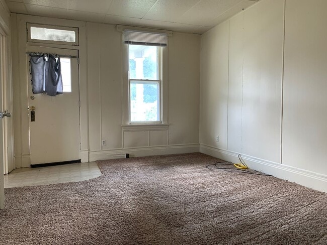 Building Photo - 2 Bedroom House in South Park/Greenmont - Available 08/24/2026