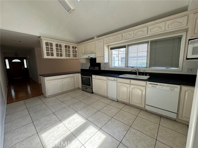 Building Photo - 405 S Old Ranch Rd