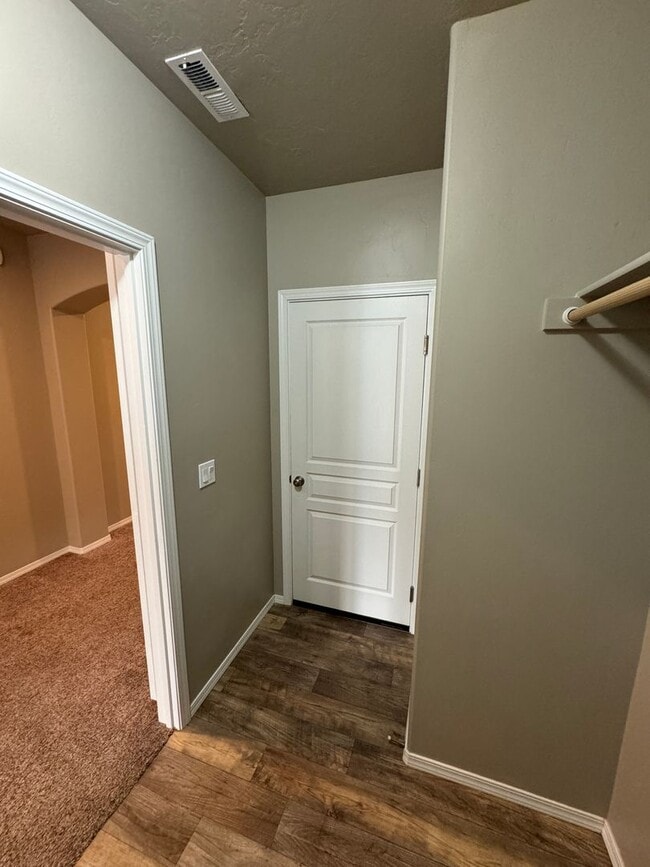 Building Photo - Charming 3-bedroom, 2-bathroom home locate...