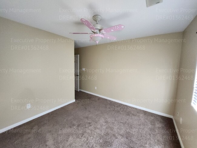 Building Photo - Spacious 4 bedroom 2 bathroom home