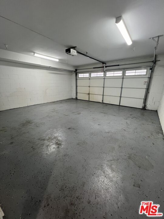 Building Photo - 10324 Mt Gleason Ave