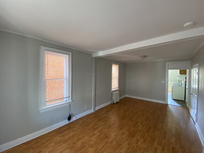 Building Photo - 324 N Franklin St