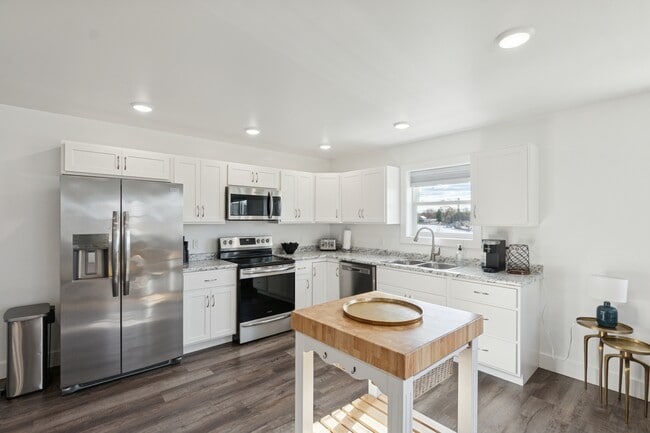 Building Photo - 504 W Prospect St