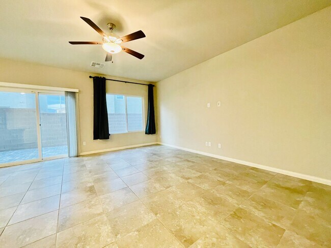 Building Photo - Newer 5 Bd, 3 Bth, Bonus Room, Open Floor ...