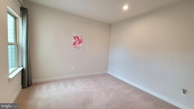 Building Photo - 8663 Shady Pines Dr