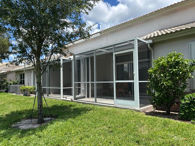 Building Photo - 10470 Pelican Dr