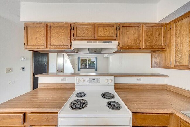 Building Photo - Corner Unit 2 Bedroom with Private Backyard & Master Bedroom Deck!