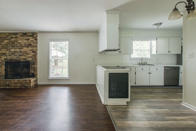Building Photo - 213 Cherokee Trail