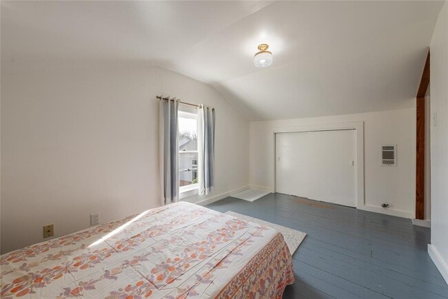 Building Photo - 705 Buttonwood St