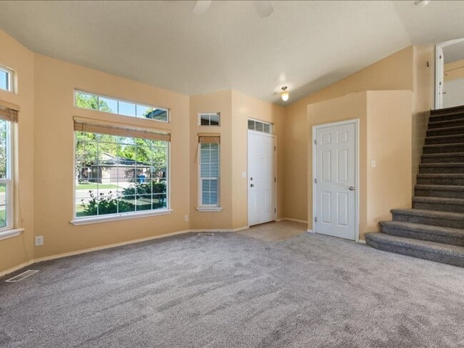 Building Photo - 3 Bedroom 2.5 Bathroom Home in Southwest B...