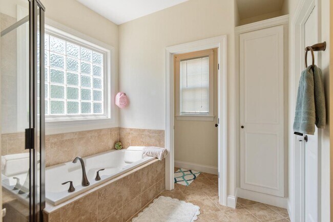 Building Photo - Gorgeous Wake Forest Home!