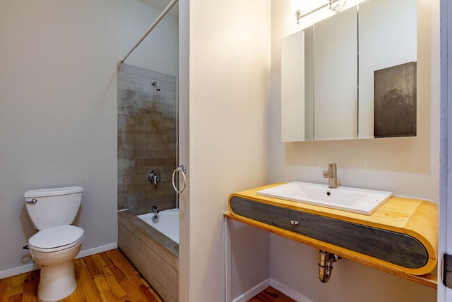 Building Photo - 3000 S Archer Ave