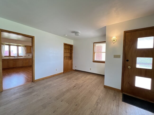 Building Photo - 3170 Asbury Rd