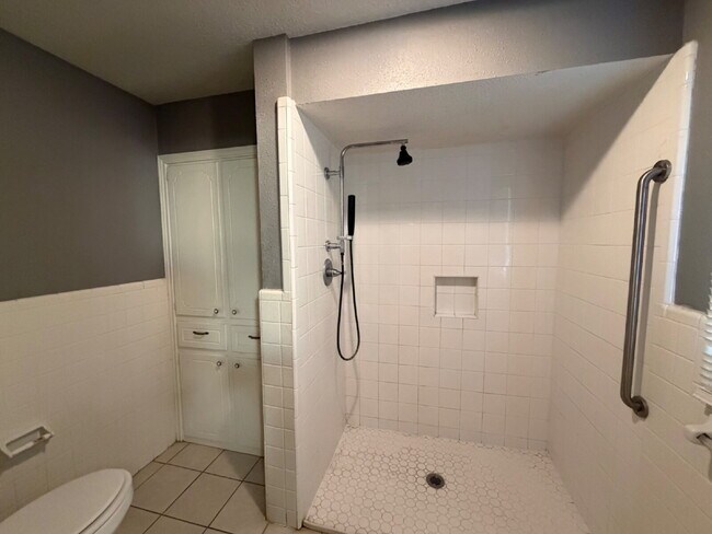 Building Photo - Spacious Home Across the Street from Leftwich Park & Next Block From The Elementary!