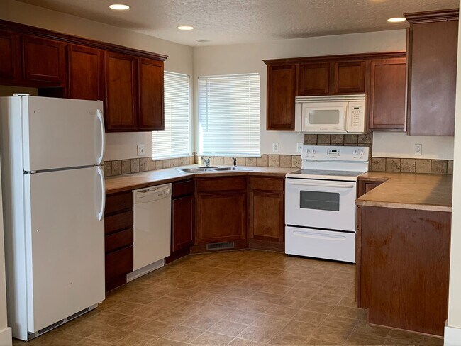 Building Photo - 720 Triumph Dr