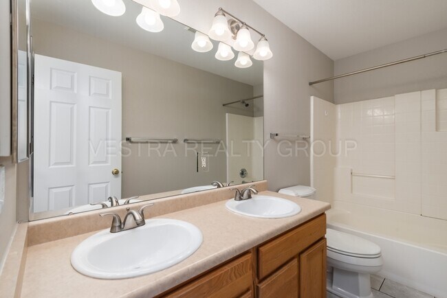 Building Photo - 5524 S Rome Way
