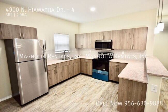 Building Photo - 4900 N Hiawatha Dr