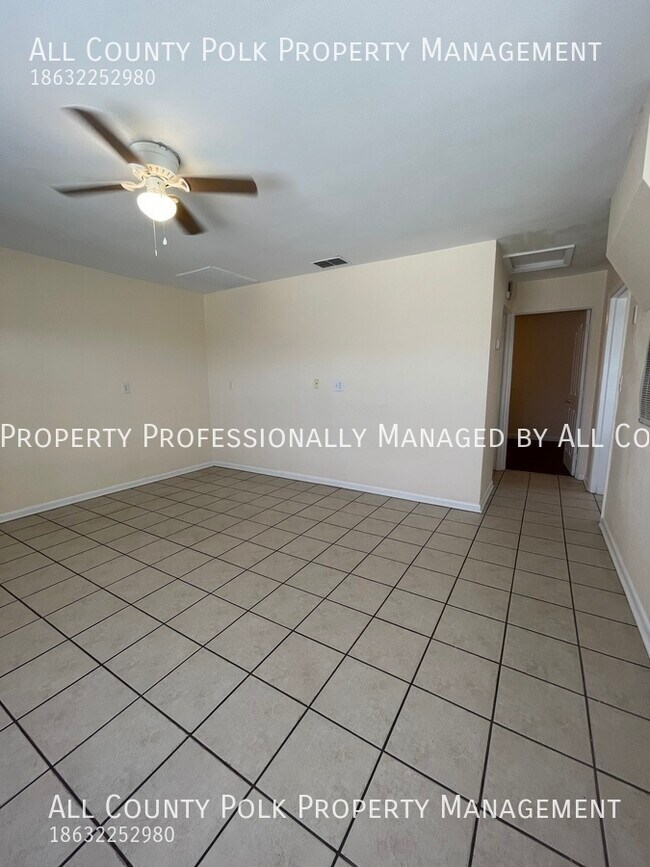 Building Photo - Fantastic 2 Bedroom Duplex in Lakeland,  R...