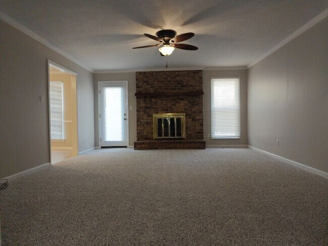 Building Photo - Gorgeous 3-bedroom, 2-bath home with Garage in Columbia County!