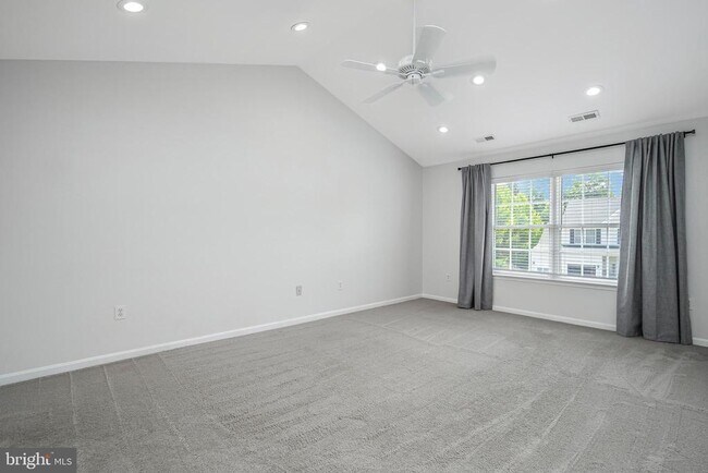 Building Photo - 33 St Williams Way