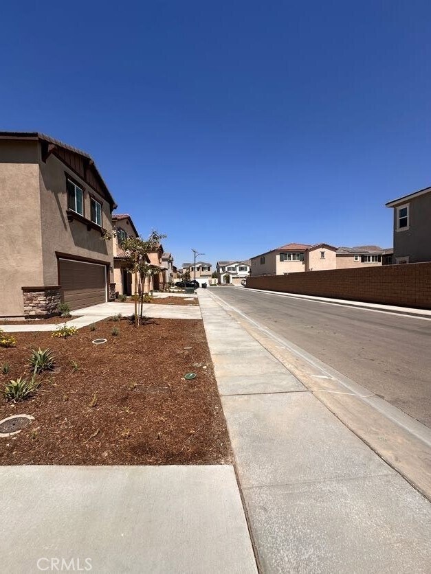 Building Photo - 27550 Brodiaea Ave
