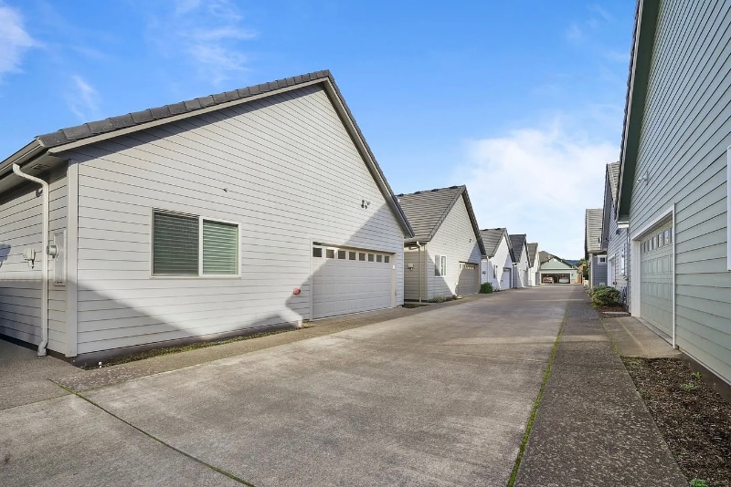 Building Photo - 2060 Lakeland Way