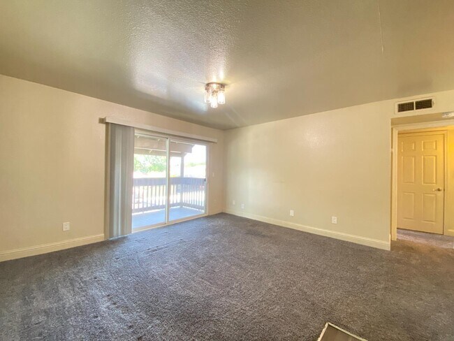 Primary Photo - 2909 Huntington Blvd