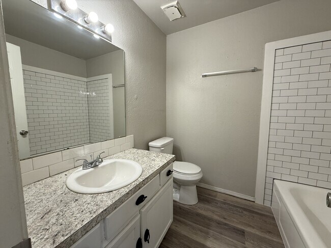 Building Photo - 5303 E 32nd Pl