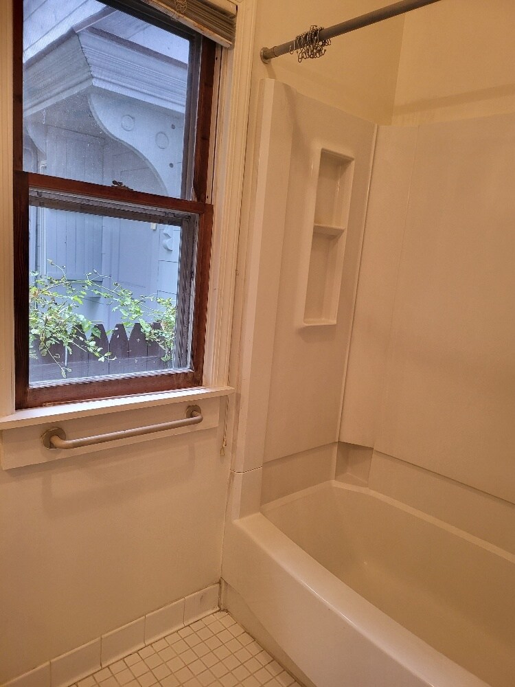 Building Photo - 46 Brighton St